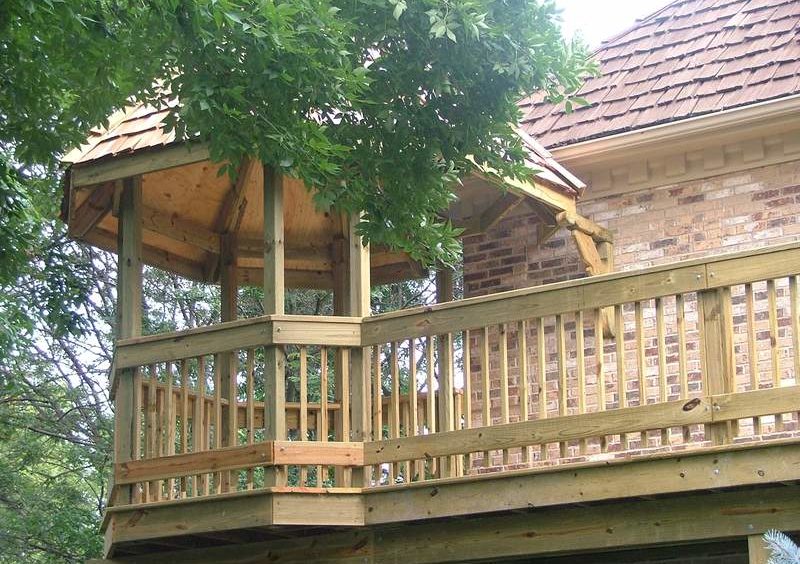 gazebo_like_component_part_of_existing_roof